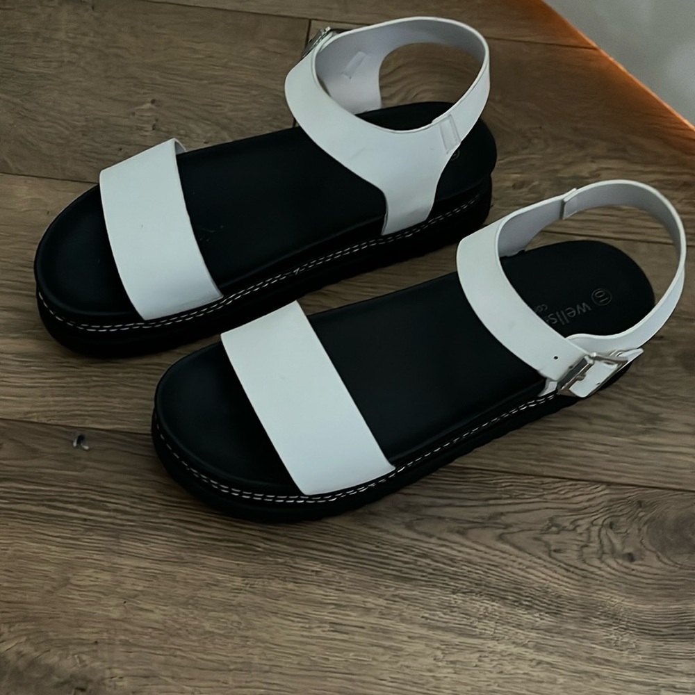 WELLSfount sandal